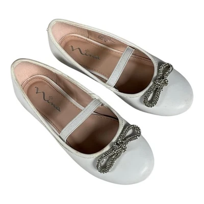 NINA Big Kids Size 12 White Silver Bow Mary Jane Dress Shoe Used Dress Up - Image 1 of 4
