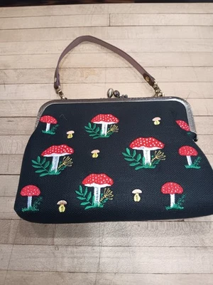 Bolso de mano Kisslock Mushroom bordado, mezcla de algodón, opción de cadena Foto 1 de 3