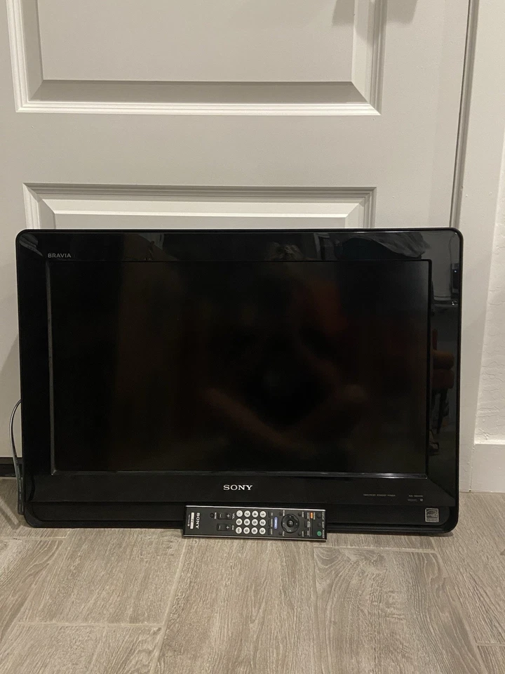 Sony 💥 Bravia  26" LCD TV With REMOTE KDL-26M4000 - Image 1 of 1