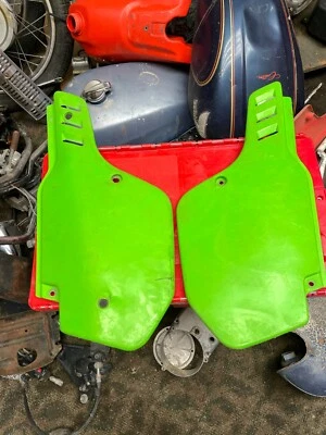 Fundas laterales izquierda derecha Kawasaki KX500 1996-2002 36001-1419 y 1390 Foto 1 de 4