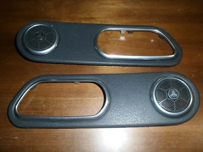 Chrysler Crossfire - Door Handle Bezel Pair  Foto 1 de 4