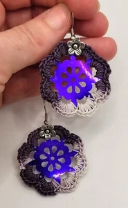 ORECCHINI FIORE VIOLA ALL'UNCINETTO BOHO CHIC semplici LEGGERISSIMI + MARGHERITE - Foto 1 di 5