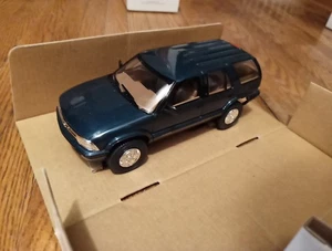 1/25 AMT ERTL 1996 CHEVROLET BLAZER EMERALD GREEN PROMO - Picture 1 of 7