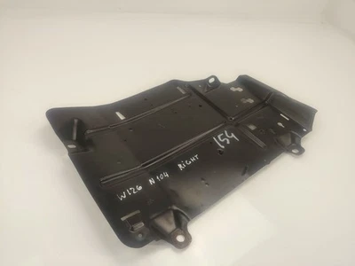 Reposapiés de pasajero derecho usado OEM EURO Late Mercedes W126 panel de retroceso de metal #104N Foto 1 de 4