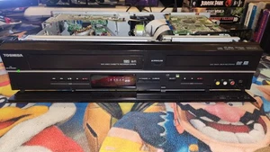 Toshiba DVR670KU DVD/VHS Recorder mit integriertem Tuner OHNE FERNBEDIENUNG - Bild 1 von 5