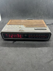 GE Digital Alarm Vintage 80's Clock AM FM Radio Woodgrain Model 7-4612B - Picture 1 of 6