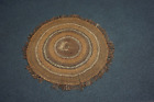 Tapis/tapis à franges circulaires vintage années 1970 paille de jute bohème tissé à rayures marron