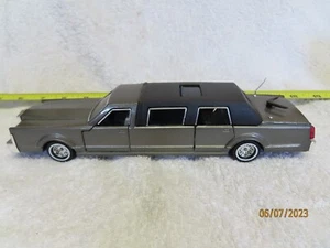 Majorette Lincoln Limo 1:32 scale Gray/Black Diecast - Picture 1 of 8
