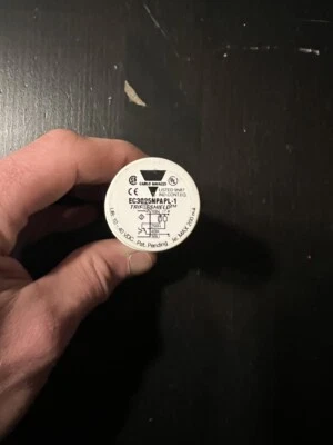 Carlo Gavazzi EC3025NPAPL-1 Capacitive sensor 10-40VDC USED - Image 1 of 2