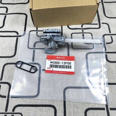 Válvula de combustible OEM Petcock apagado para Suzuki GZ250 GZ250 1999-2010 2000 2001 2002 Foto 1 de 3