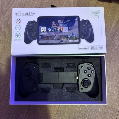 Razer Kishi Ultra - USB-C Gaming Controller for Phone/Tablet - Image 1 of 3