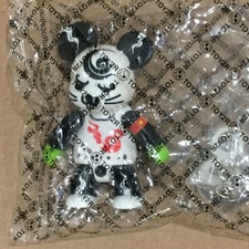 TOY2R CHINA ARTIST SERIES "CM BEAR" 2.5" VINYL MINI FIGURE & KEYCHAIN NEW NO BOX