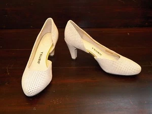 Neu klassische High Heels Damen TSUBO Fifee Perf Buff Kaviar Wildleder - Bild 1 von 1
