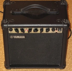 Yamaha GA-15 --- Gitarrenverstärker --- 15W Combo Amp mit 220-240V - Bild 1 von 4