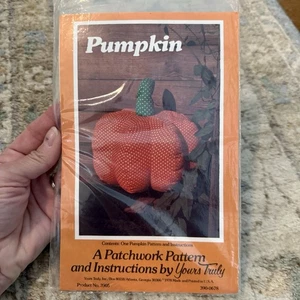 Vintage Pumpkin Patchwork Sewing Pattern, Uncut. Fall Halloween Decor - Picture 1 of 2