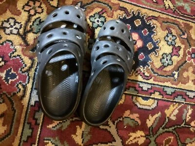 Keen Yogui Arts Clogs Women's 8 Black  Slip-On Rubber Sandal - Image 1 of 3