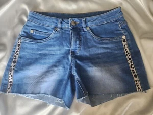 Pantalones cortos de mezclilla Venus para mujer talla 2 con estrás estampado animal acento lateral - Imagen 1 de 6
