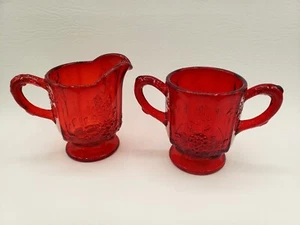 Westmoreland Set crema e zucchero uva rosso rubino amberina con pannelli vintage, si illumina - Foto 1 di 10