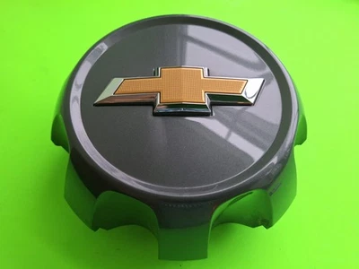 Chevrolet Silverado 2500 OEM Gray Gold Center Wheel Caps 84307949 - Изображение 1 из 3