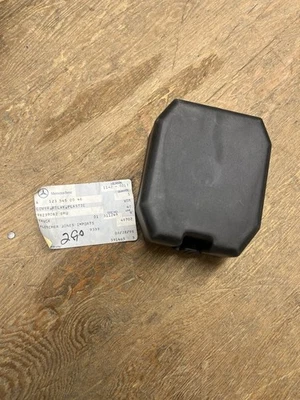 NEW GENUINE MERCEDES W123 ENGINE COMPARTMENT RELAY FUSE BOX COVER 1235450046 - Image 1 of 4