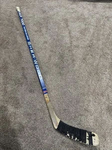 1980’s Game Used Everett Sanipass Chicago Blackhawks Sheer-Wood PMP Hockeyschläger - Bild 1 von 11