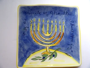 Plato de cerámica Hanukkah 11" x 11" de Julia Junkin para certificado internacional - Imagen 1 de 2