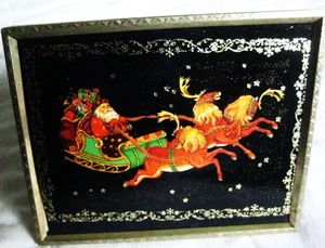 Santa in sleigh with reindeers in Small self standing 4" X 5" gold tone frame - Bild 1 von 6