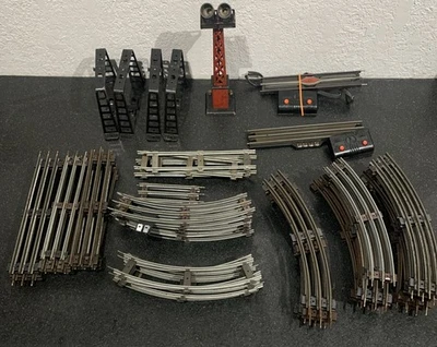 Vintage Lionel Marx O27 Gauge Railroad Lot Of 60 Pieces, Floodlight Tower, More! - Image 1 of 4