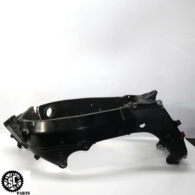 2004-2005 SUZUKI GSXR 600 750 MAIN FRAME CHASSIS *S* S33 - Image 1 of 4