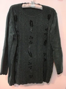 Carolyn Taylor Ladies Green Long Sleeve Embellished Chenille SWEATER Size M - Picture 1 of 1