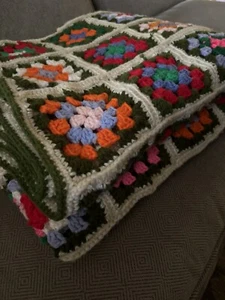 Vintage Boho Hand Crafted Crochet Multi Color Granny Square Afghan Queen 61x82 - Bild 1 von 7