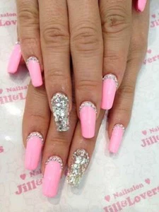 HELLO KITTY VERNIS A ONGLES LAQUE SHINE GUN OF ROSES TENUE COUVRANCE EXCELLENTE - Picture 1 of 2