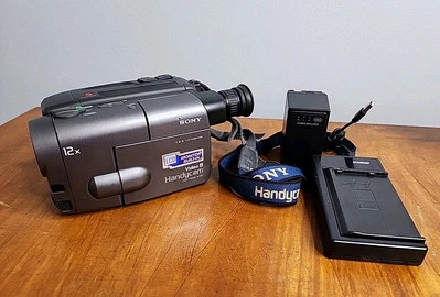 Sony Handycam CCD-TRV30 Hi8 Camcorder Video8 Camera Parts/Repair Read* - Image 1 of 4