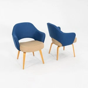 2015 Pair of Eero Saarinen for Knoll Dining Arm Chairs in Blue with Wooden Legs - Picture 1 of 12