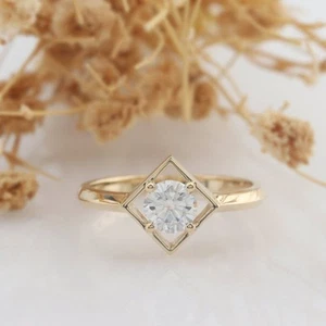 1.50 Carat Round Cut Moissanite Dazzling Anniversary Ring 14k Yellow Gold FN - Picture 1 of 9