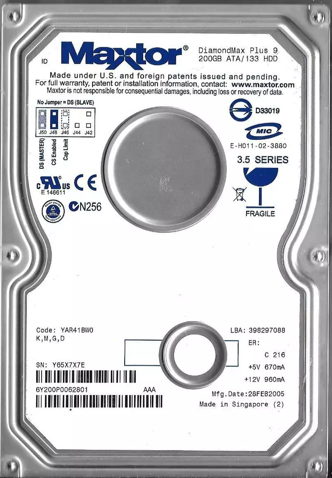Maxtor DiamondMax Plus 9 6Y200P0 200GB Ide Hard Drive Code: YAR41BW0 K,M,G,D - Image 1 of 2