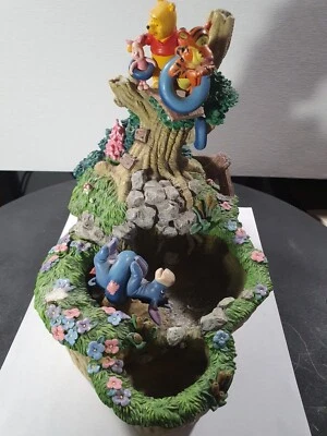 Winnie the Pooh Bear Fuente Exterior Interior Hermosa Relajante Diversión para Todos  Foto 1 de 4