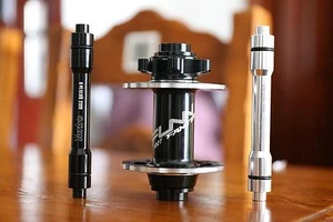 Adaptador de buje de eje pasante de 15 mm a pincho de liberación rápida de 9 mm - Adaptador de buje pasante de 15 mm - Imagen 1 de 6