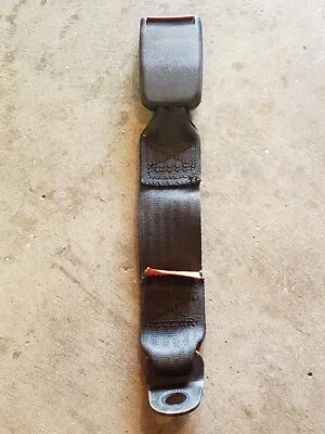 87 88 89 1988 ALFA ROMEO MILANO A75 HEBILLA CINTURÓN SEGURIDAD TRASERO DERECHO O IZQUIERDO NEGRO Foto 1 de 2