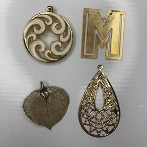X Lot Gold M Initial Monogram Swirl Enamel Teardrop Vtg Retro 70s Leaf Pendants - Picture 1 of 6