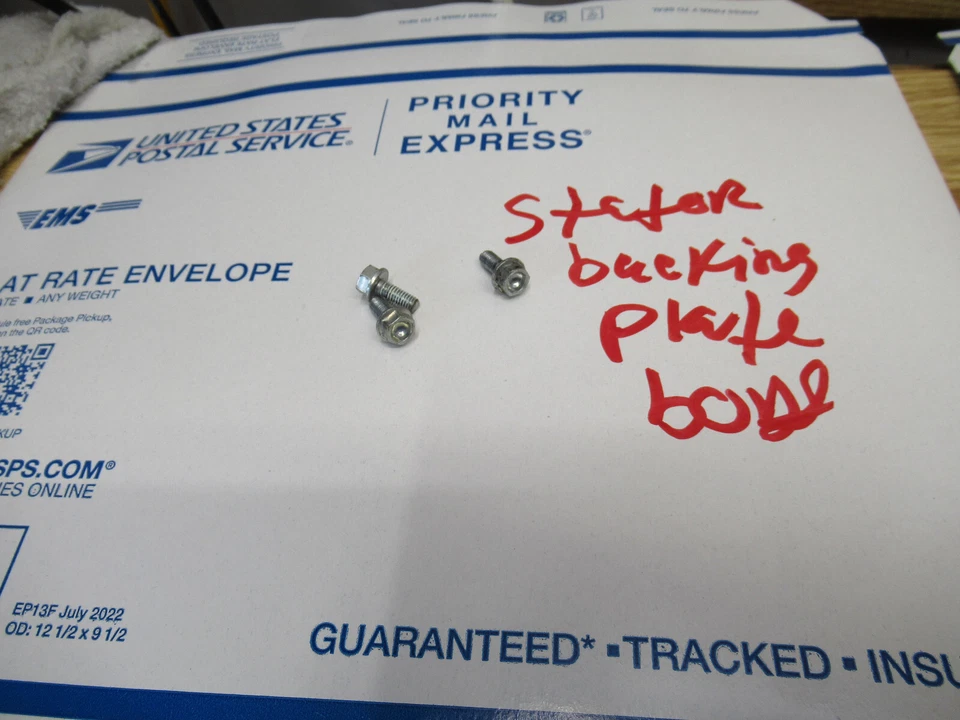 KTM 440 EXC MXC 1995 KTM 440 EXC MXC 1995 ESTATOR PLACA DE RESPALDO PERNOS DE MONTAJE Foto 1 de 1