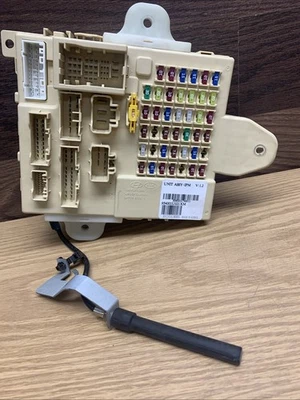 2011 - 2013 KIA Sorento Interior Fuse Box Relay Box OEM    954001U021XM - Image 1 of 4