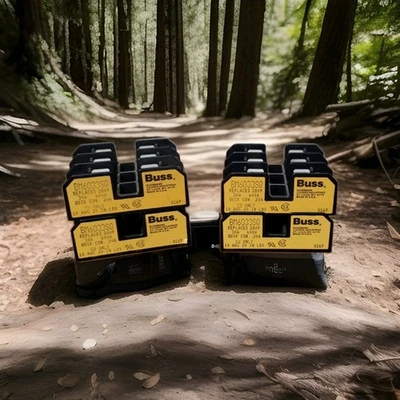 Cooper Bussmann Buss BM6033SQ Fuse Blocks  30A   600V   3-POLE  Lot of 4 !! - Image 1 of 4