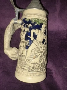 Deutscher Stein, "SCHWEINJÄGER mit FUCHSGRIFF" 9" Vintage Stein mit kostenlosem Versand - Bild 1 von 8