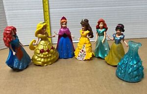 Disney Princess Magic Clip Polly Pocket 6 Dolls & 7 Snap On Dresses 1 Rolling