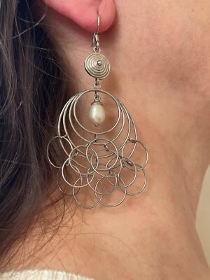 Fab! Pendientes TRACEY MAYER PLATA ESTERLINA 925 Enorme Araña Perla Círculos  Foto 1 de 4