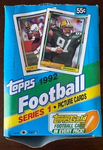 Topps 1992 NFL FOOTBALL Cards Series 1 - 36 NEW SEALED PACKS Boxed “ROUGH” - Foto 1 di 7
