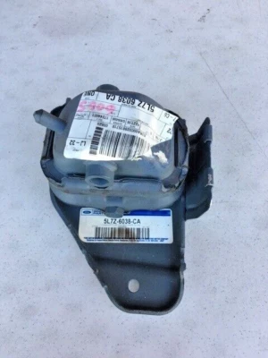 OEM NEW 2003-2006 LINCOLN NAVIGATOR LEFT MOTOR MOUNT 5L7Z 6038 CA - Image 1 of 4