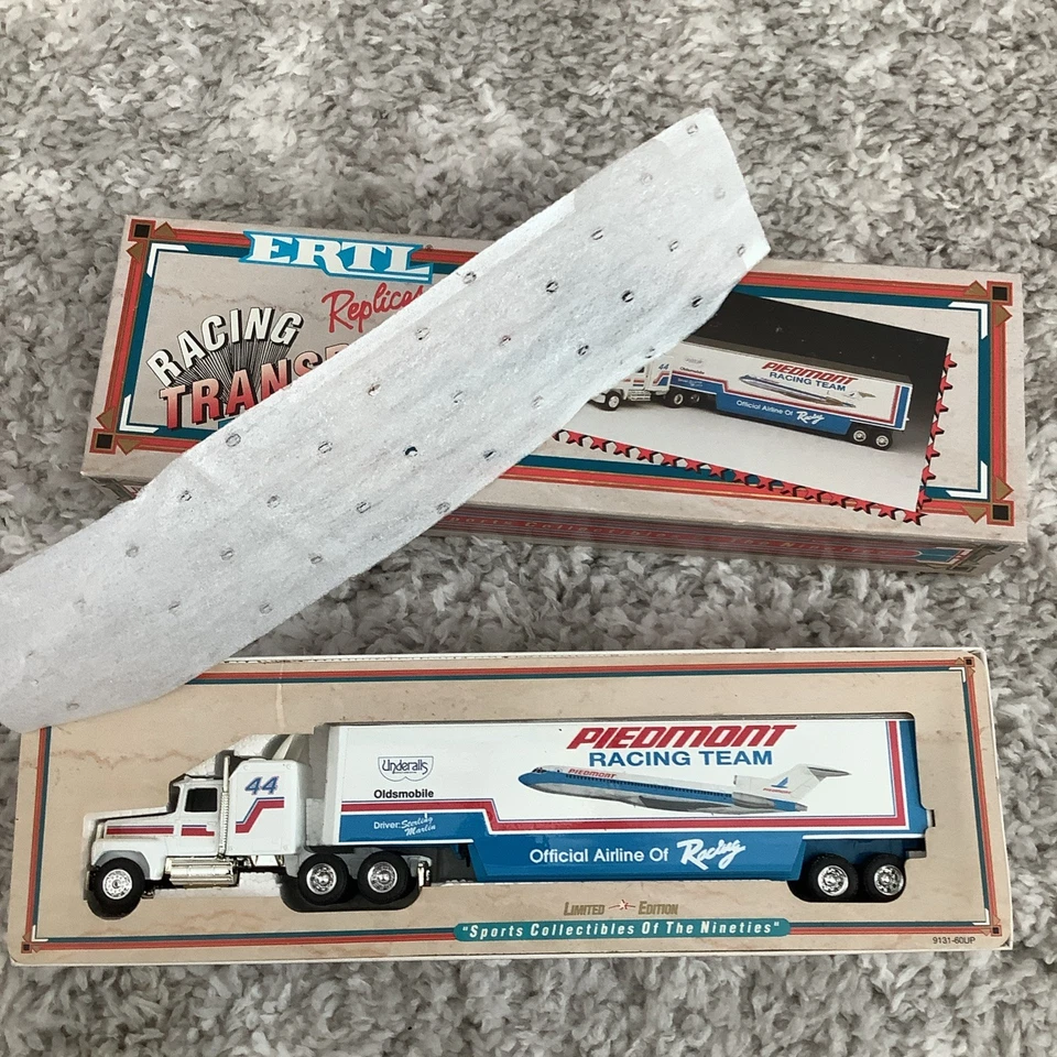 Sterling Marlin #44 Piamonte 1992 1/64 Ertl rosa blanca 1987 pasado y presente Foto 1 de 1