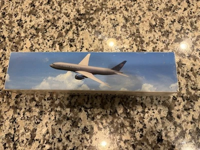 Flight Miniatures United 777-200 scale 1:200 - Image 1 of 4